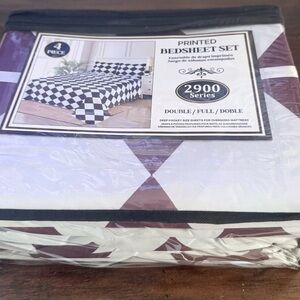 Elegant Checkered Bedsheet Set - maroon/grey